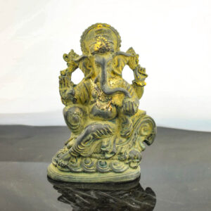 Sárgászöld-aranyozott Ganesha szobor trónon | Kő