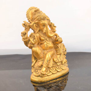 Ganesha szobor trónon | Kő | Színarany