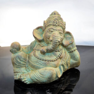Fekvő Ganesha szobor gömbbel a kezében | Kő | Zöld