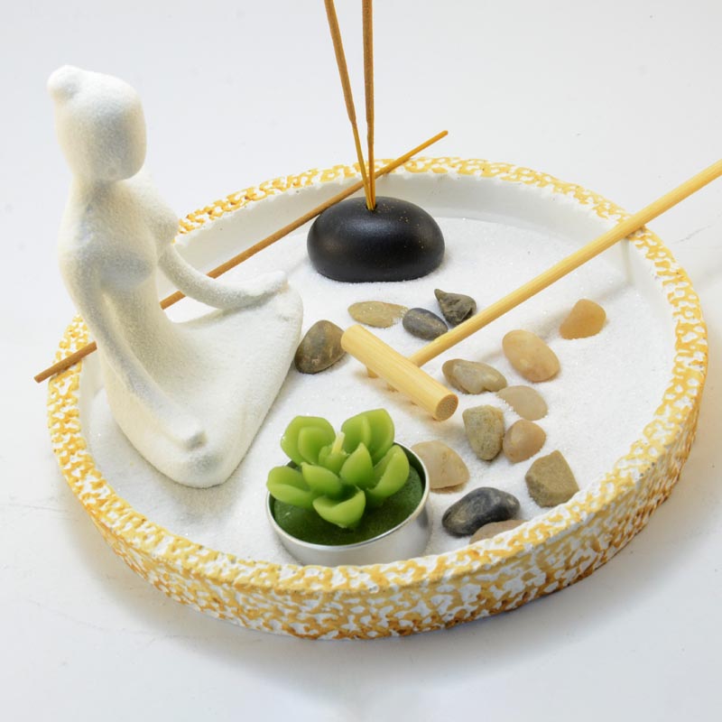Asztali zen kert meditáló nő szoborra