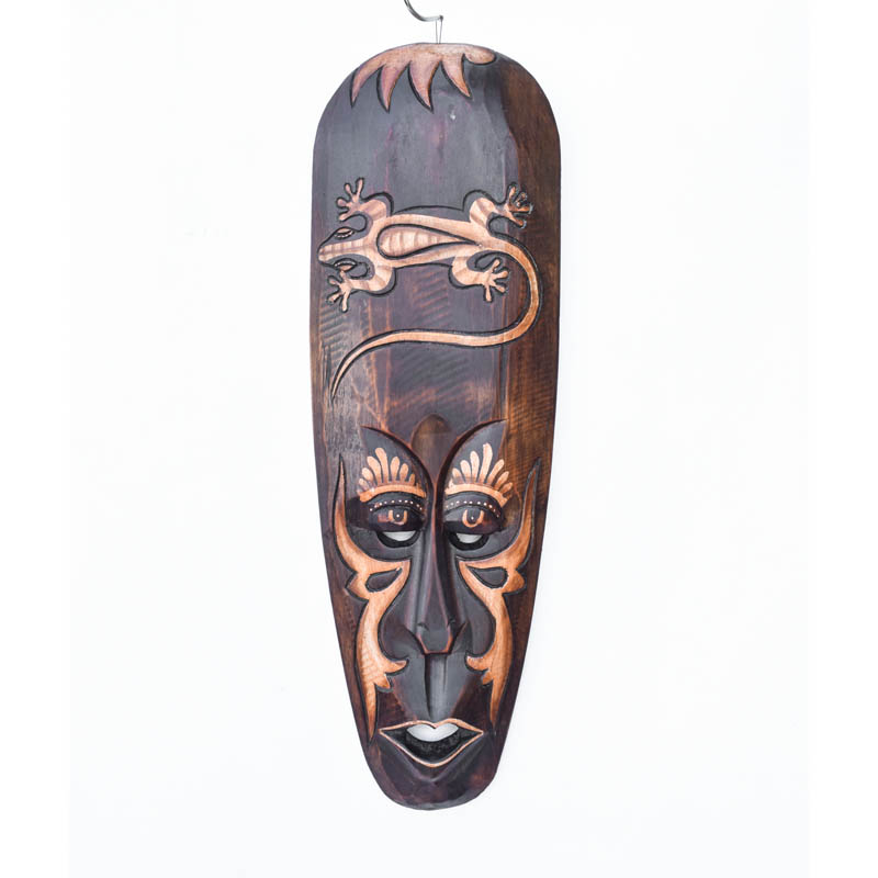 Indonéz fa maszk, gekko szimbólummal: Egy lenyűgöző fa maszk, melyen a gekko szimbóluma művészi részletességgel megjelenik